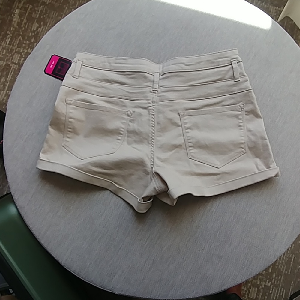 Mid Rise Shorts - Picture 4 of 4